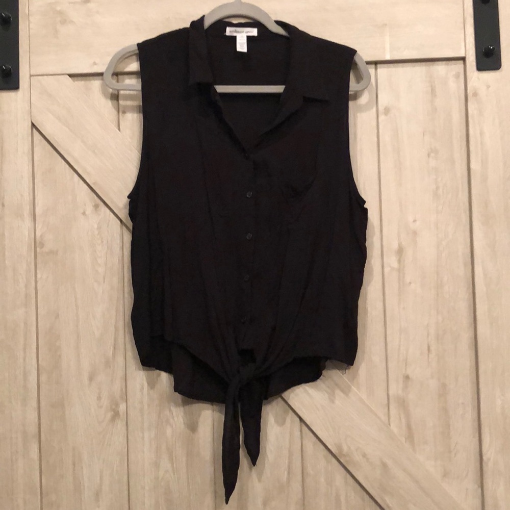 Black sleeveless button down tie front blouse